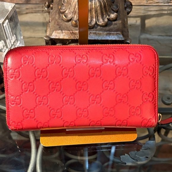 Gucci Red Embossed Women's Wallet - Picture 2 of 10